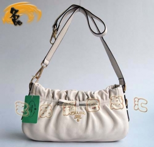 5645 Prada���¿�����ţƤŮ�� Pradaб��� Pradaʱ������Ů�� �װ�ɫ