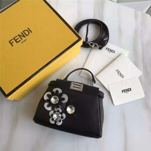 FENDI �ҵ��¿�  ʱװ����ƤMICRO PEEKABOO ̫��������Сè��   ��ɫ�ڻ�