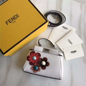 FENDI �ҵ��¿�  ʱװ����ƤMICRO PEEKABOO ̫��������Сè��   ��ɫ