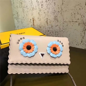  Fendi 2017�¿� Tube Faces СţƤ ��Ƥ���������ð� ��ɫ
