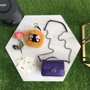 FENDI �ҵ� 8769 ʱװ��� Micro Baguette ѹ��˫�������� ��ɫ