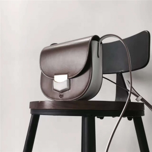 Celine ���� Trotteur С��ţƤ ��� Ůʿ����б�淭�Ǹ��Ű������� �����