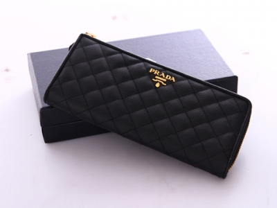 1M1183 PradaǮ�� ţƤ���ӳ��߰뿪ʽŮʿǮ�� ������Ǯ�� Prada���¿� ��ɫ����