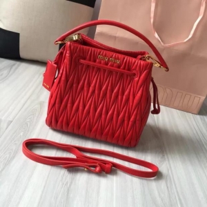 MiuMiu ����������Ƥ���ɰ� ��۹���2017�¿�б���5BE004