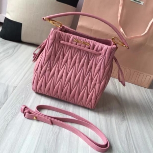 MiuMiu������Ƥ���ɰ� ��۹����¿�