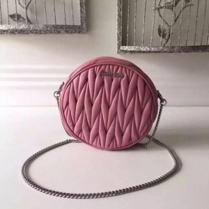 ���� MiumiuŮ�� 2017�����¿� �ݳ�Ʒ ������������Ƥ