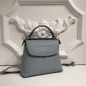 Fendi �ҵ� T̨�㳡ͬ�� BACK TO SCHOOL����ϵ�� ����б������ ��ɫ