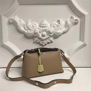 149S FENDI �ҵ� 2017�¿� ����СţƤ ƴɫ��ʿ���������� ����ƴ��