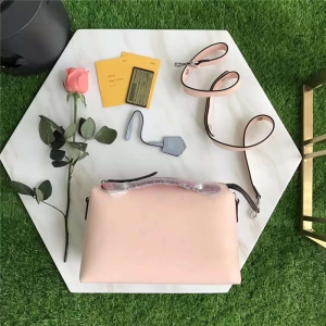 149S FENDI �ҵ� 2017�¿� ����СţƤ ƴɫ��ʿ���������� ���ƴ��