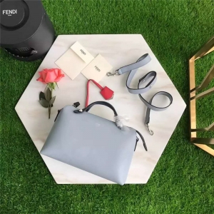 149S FENDI �ҵ� 2017�¿� ����СţƤ ƴɫ��ʿ���������� ǳ��ƴ��