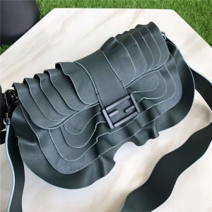 8782 FENDI �ҵ� ʱװ��� ���ƺ�Ҷ�� Ƥ���� ��ɫ