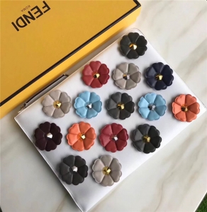 0368 FENDI �ҵ� ƴɫ����װ�� ţƤ ���ð� ��ɫ