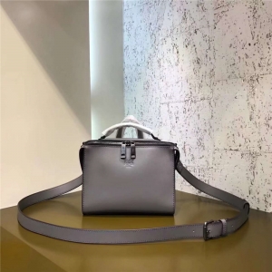 6238 FENDI �ҵ� ������ СţƤ ��ʿ ����б��� ��ɫ