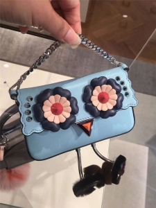 203 FENDI �ҵ� С���޴��Ű� ƴɫ����í�� ���������� ����ɫ