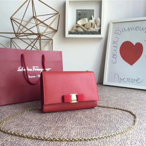 22B558 Ferragamo ������Ľ ���� Vara �������� ����������� ���