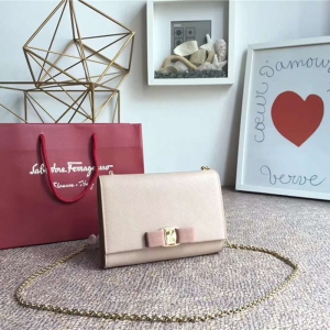 22B558 Ferragamo ������Ľ ���� Vara �������� ����������� ��ɫ