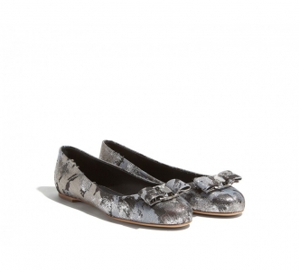 685487 Ferragamo�Ƹ���Ľ VARINA ����ӡ�� ������ƽ��Ь �ڰ�