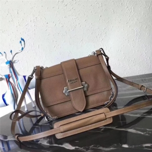 1BD095 Prada������ ����СţƤ ����б��� ��ɫ