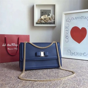21G462 Ferragamo�Ƹ���Ľ ������ţƤ Vara������ ��� �������ǰ� ��ɫ