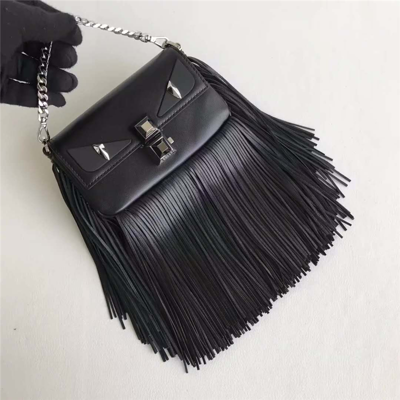 597 FENDI�ҵ� MICRO BAGUETTE С��ħ���� ����װ���ִ� ��ɫ