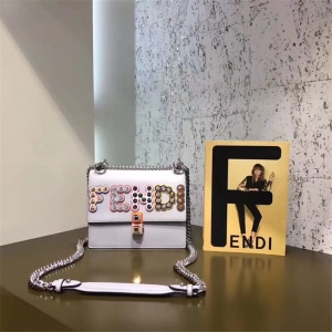 1381 FENDI�ҵ� KANI�����ִ� ����í�� �ҵ�Ů�� б������ ��ɫ