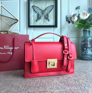 21G179 Ferragamo�Ƹ���Ľ ����ţƤ Gancio���� 20Ӣ�� Ƥ����� ��ɫ