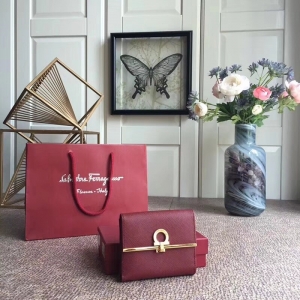 224639 Ferragamo������Ľ Gancio����� ���Ƿ�ʽǮ�� ��ɫ
