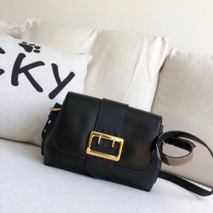 Burberry�ͱ��� ŮʿBuckle ������ͷ ����� б��С���� ��ɫ