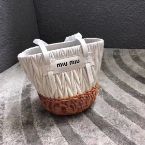 5BE021 MIUMIUר���¿�米�� С��Ƥ ��֯���� Ͱ�ΰ� ��ɫ