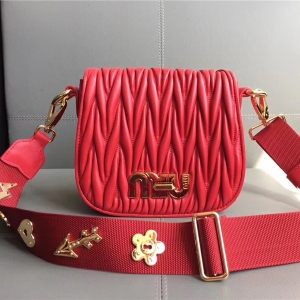 5BH085 MIUMIU���� ר����Ʒ С��Ƥ ת������ ���¼��б��� ��ɫ