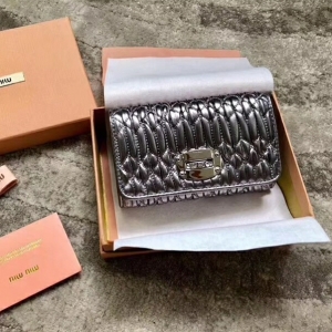 5MH015 MIUMIU ר���¿� ��ţƤ ���� �࿨λǮ�� ǹɫ