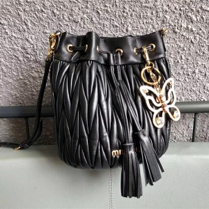 5BE014 MIUMIU���� ר���¿� BUCKET BAG ��Ƥ���� Ͱ�ΰ� ��ɫ