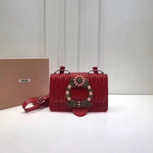 5BH609 MIUMIU���� ר���¿� ��ʯ�����껨 ��Ƥ�Ứ͹�� б��� ��ɫ