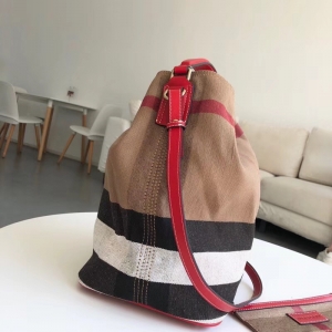 Burberry���� �ͱ���ˮͰ�� ���˱��ִ� ��������ˮ���� ����ɫ�� ���