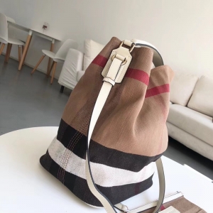 Burberry���� �ͱ���ˮͰ�� ���˱��ִ� ��������ˮ���� ����ɫ�� �״�