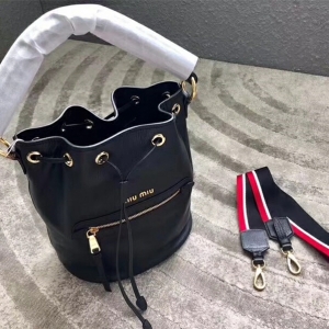 5BE027 MIUMIU���� �¿� ɽ��Ƥ ��֯Ƥ���� ����ˮͰ�� ��ɫ