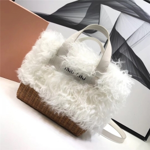 5BA097 MIUMIUŮ�� ��������� ����ë�ִ� С��Ƥ���� ��ɫ����ë