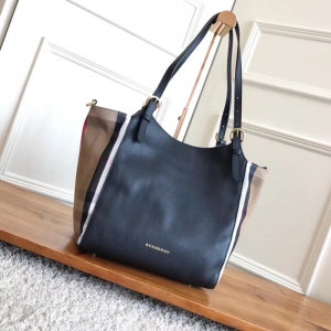 Burberry�ͱ��� The Canter�����ִ� House ���Ƶ�������� ��ɫ