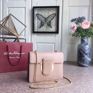 21F893 Ferragamo�ְ� �뻷��� �Ƹ���ĽŮ�� СţƤ �к� ���������� ���