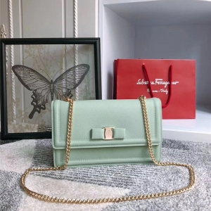 21G462 Ferragamo�Ƹ���Ľ ������ţƤ Vara������ ��� �������ǰ� ����