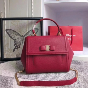 21G697 Ferragamo�Ƹ���Ľ����� Vara������ ��� ������ţƤ ���ǰ� �ƺ�