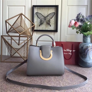 21G596 Ferragamo �Ƹ���Ľ���� СţƤ����� Gancini �������ǰ� ����ɫ