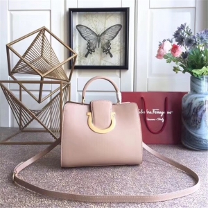 21G596 Ferragamo �Ƹ���Ľ���� СţƤ����� Gancini �������ǰ� ���