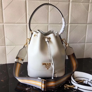 1BE018 PradaŮ�� СţƤ¹Ƥ�� ����������� ����ˮͰ�� Prada��� ��ɫ
