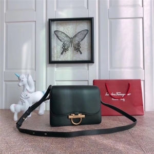 21H321 Ferragamo�ִ� �ﶬ���� Gancini���� �Ƹ���ĽŮ�� ���Ǽ�� ��ɫ
