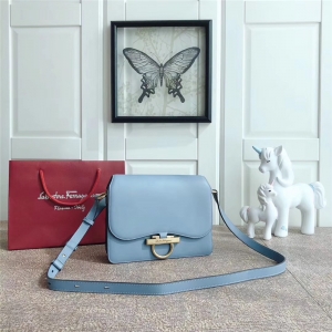 21H321 Ferragamo�ִ� �ﶬ���� Gancini���� �Ƹ���ĽŮ�� ���Ǽ�� ˮ��