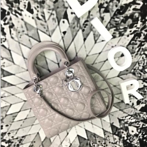 M44550 DiorŮ�� �ϰ°��� �ϰ´�����Ƥ Lady Dior ��������� ��ɫ