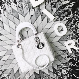 M44550 DiorŮ�� �ϰ°��� �ϰ´�����Ƥ Lady Dior ��������� ��ɫ