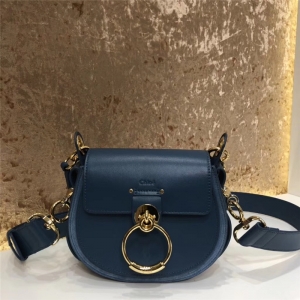 Chloe ������ ChloeС���� Tess�ִ� СţƤ��Ƥ ChloeŮ�� ��ɫ