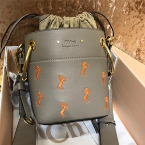 Chloe NileˮͰ�� ����ţƤ ������Ů�� С������ͼ�� royˮͰ��� ��ɫ